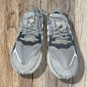 adidas nite jogger sneakers in gray - size 8